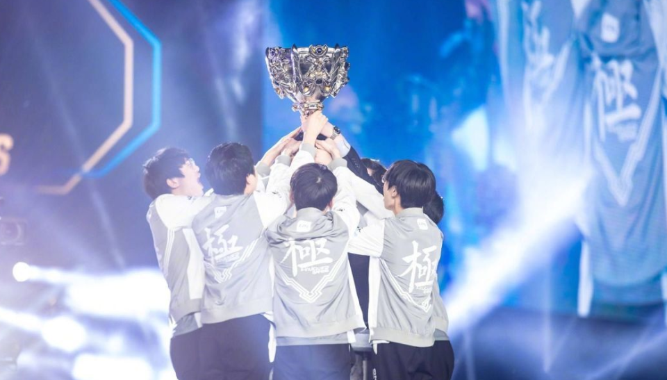 九游游戏中心官网-RNG不断突破！，TheShy连续五场比赛得分超过险胜赛场气氛高涨-九游游戏中心官网