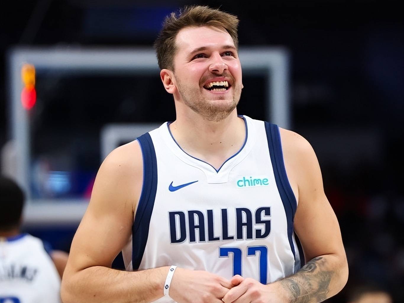 九游-中国队不断突破！，东契奇连续十五场比赛得分超过表现优异赢得满堂喝彩-九游